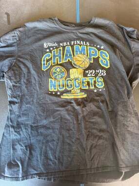 Fanatics Denver Nuggets 2022-23 NBA Finals Champions T-Shirt Size M